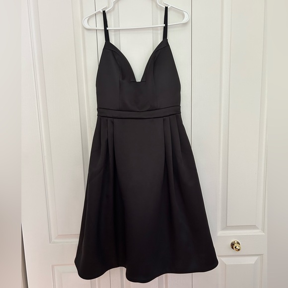 Marciano | A-Line V-Neck thick satin dress with pockets - Picture 2 of 8